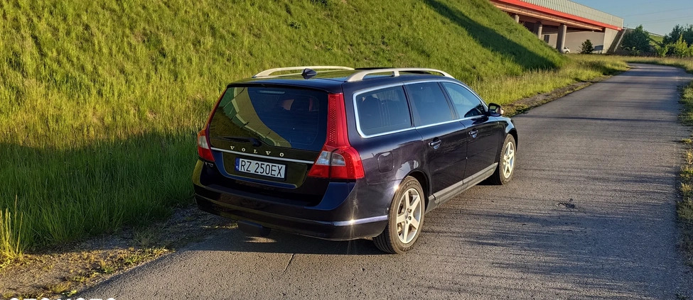 Volvo V70 cena 25900 przebieg: 333500, rok produkcji 2009 z Rzeszów małe 137